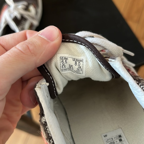 Vans - Picture 4 of 4